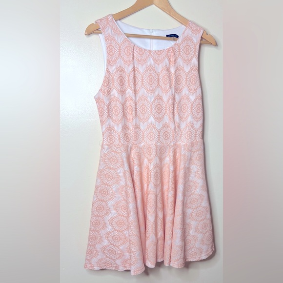 Dress Nectar Peach Floral Perforated Fit & Flare Womens Size 6. Built in slip. - Picture 1 of 6